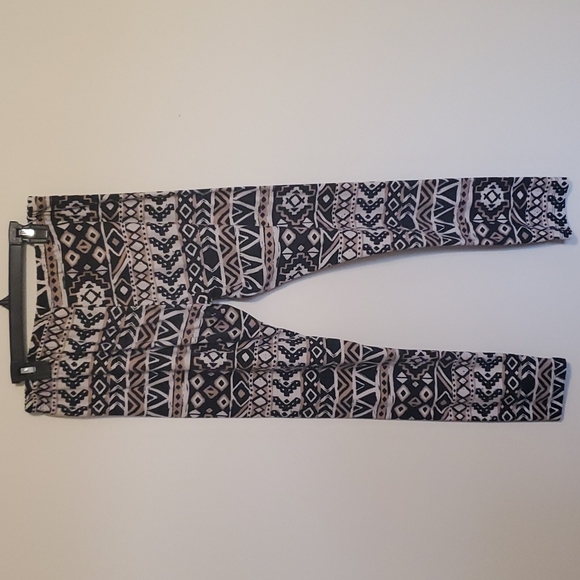 No Boundaries tribal Aztec pattern black, tan and white color leggings - Picture 3 of 4